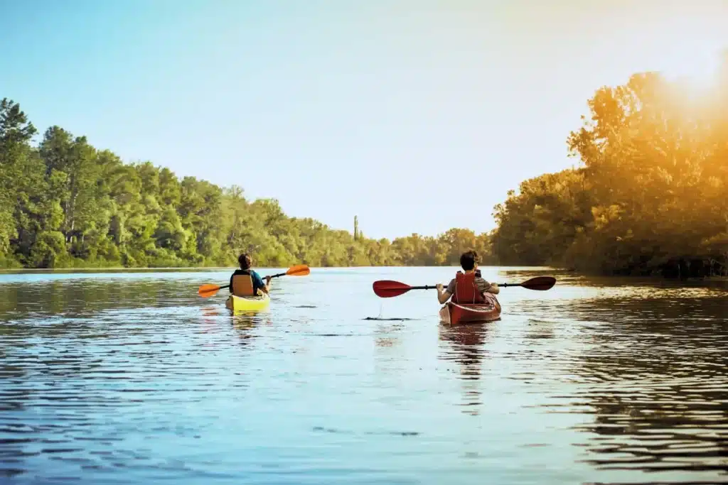 canoe sur la riviere scaled