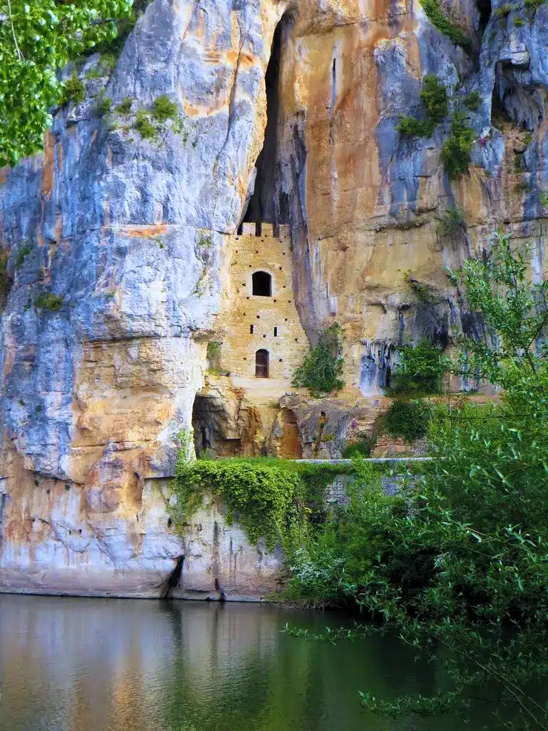chateau des anglais dans la falaise