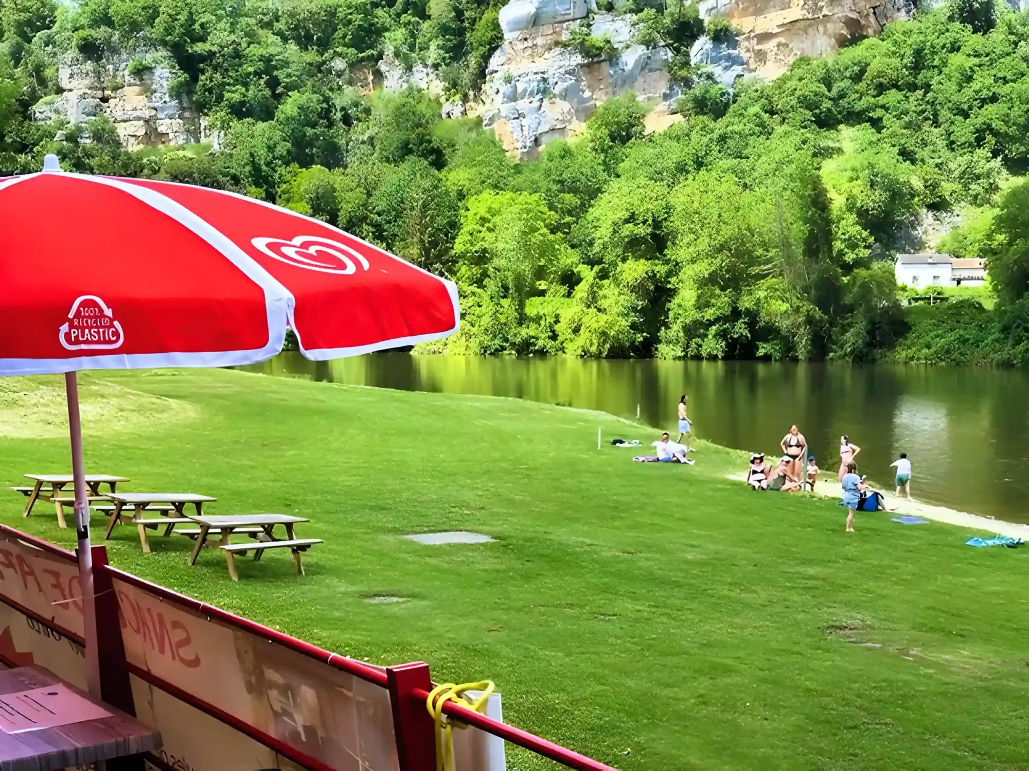 parasol riviere et montagne scaled 1